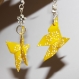 Boucles d'oreilles en origami en forme de papillons jaune à petites fleurs blanche 