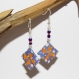 Boucles d'oreilles en origami en forme de pochette bleu et orange à motif fleuris 
