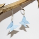 Boucles d'oreilles en origami en forme de papillons bleu à point blanc (papier envelope) 