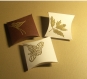 Assortiment de 6 petites boîtes cadeau, papier cartonné, couleur ivoire , marron, or 
