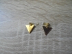 Clous d'oreilles fantaisie triangle doré 