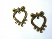 2 connecteurs bronze en forme coeur avec noeud 