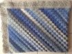Couverture bleue grise ou plaid bébé au crochet 