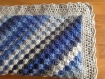 Couverture bleue grise ou plaid bébé au crochet 