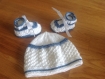 Bonnet bébé et chaussons bleu denim et blanc layette taille 3 mois 