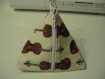 Trousse berlingot blanche motifs violons 
