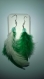 Boucles d'oreilles en plumes et perles vertes et blanches 