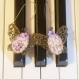 Boucles d'oreilles pendantes : jolis papillons et violettes 