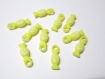 10 pendentifs acrylique forme bonbon 21x7mm couleur jaune 