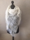 Grant châle blanc tricote main 