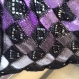 Poncho tricote main violet noig gris blanc 