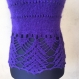 Débardeur tricote et crochete à la main violet fonce 