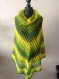 Poncho en 100% laine tricote main vert-jaune 