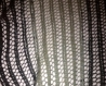 écharpe à torsades tricote main gris - noir