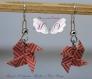 Bijoux d'origami - boucles d'oreilles en papier moulin a vent rouge 