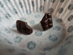 [fimo] boucle d'oreille puces: tablette de chocolat 