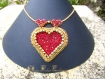 Collier pendentif coeur broderies fils dmc et perles 