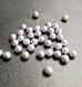 100 perles nacrés gris argenté sans trou 4mm 