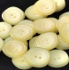 B56j1r / mercerie boutons plastique jaune 25mm vendus à l'unité 