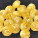 B56k1r / mercerie boutons plastique jaune marbré 12mm vendus à l'unité 