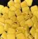 B56g1r / mercerie boutons plastique carré jaune 8mm vendus à l'unité 