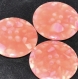 B46e3r / mercerie lot de 3 boutons plastique rose saumon à inclusions 26mm 