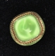 B45f1r / 1 bouton ancien en verre vert clair et doré 15mm 