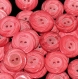 B41d2r / mercerie boutons plastique rouge spirale effet blanchi 18mm vendus à l'unité 