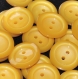 B40m1r / mercerie boutons plastique jaune orangé 18mm vendus à l'unité 