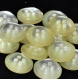 B40a2r / mercerie boutons plastique ronds jaune pâle nacré 18mm vendus à l'unité 
