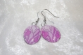 Boucles d'oreilles pendantes d'inspiration camée,vitrail fleurs rose 