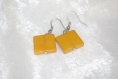 Boucles d'oreilles pendantes avec une perle carrée jaune orange 