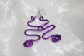 Boucles d'oreilles pendantes en fil aluminium torsadé violet 