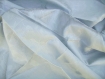 N°112 -tissu en taffetas de satin et polyester - bleu ciel a motifs fleurs tissees 