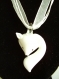 Pendentif renard blanc en verre et son collier multi-cordons 