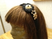 Serre tête headband large velours noir, fleur doré/noir/argent crochetée main,fleur métal perles 