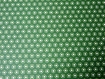 Papier scrapbooking - papier fantaisie - papier motif marguerites sur fond vert 