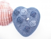 Coeur sobre garnis de roses anthracites et grises ambre-patchouli