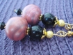 Boucles d'oreilles perles de verre noir et perle polymeretons roses