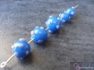  5 perles bleues à pois mauves en porcelaine froide