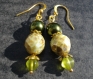 Boucles d'oreille pendantes en verre sur accroches dorées métal dor
