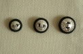 Plaquette de huit boutons recouverts plaq 2 