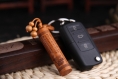 Sculpture en bois pendentif porte-clés, porte-clés de voiture, sculpture sur bois sutra 6.3cm*1.5cm - yzk07 