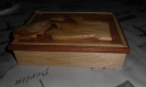 Boîte, coffret à clés en bois massif de bouleau et acajou, le dessus est en bois de peuplier naturel. contient 11 pitons, le maintiens 