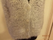 Veste au crochet a laine poile gris blanc légérement argenté 