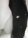 Une veste réalisé au crochet dans les couleurs noir et bordure gris 