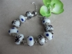Bracelet perles lampwork blanc, bleu et noir