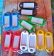 Lot de 12 porte-clés « étiquettes » en plastique au choix- bleu-rouge-vert-jaune-noir-blanc 