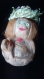 Statuette "maman singes avec son bébé chapeau en pailles et fleurs "sur coque de noix de coco décor 