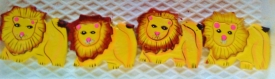Lot de 4 grands pendentifs couleur en forme animaux d'afrique "lion" en bois 